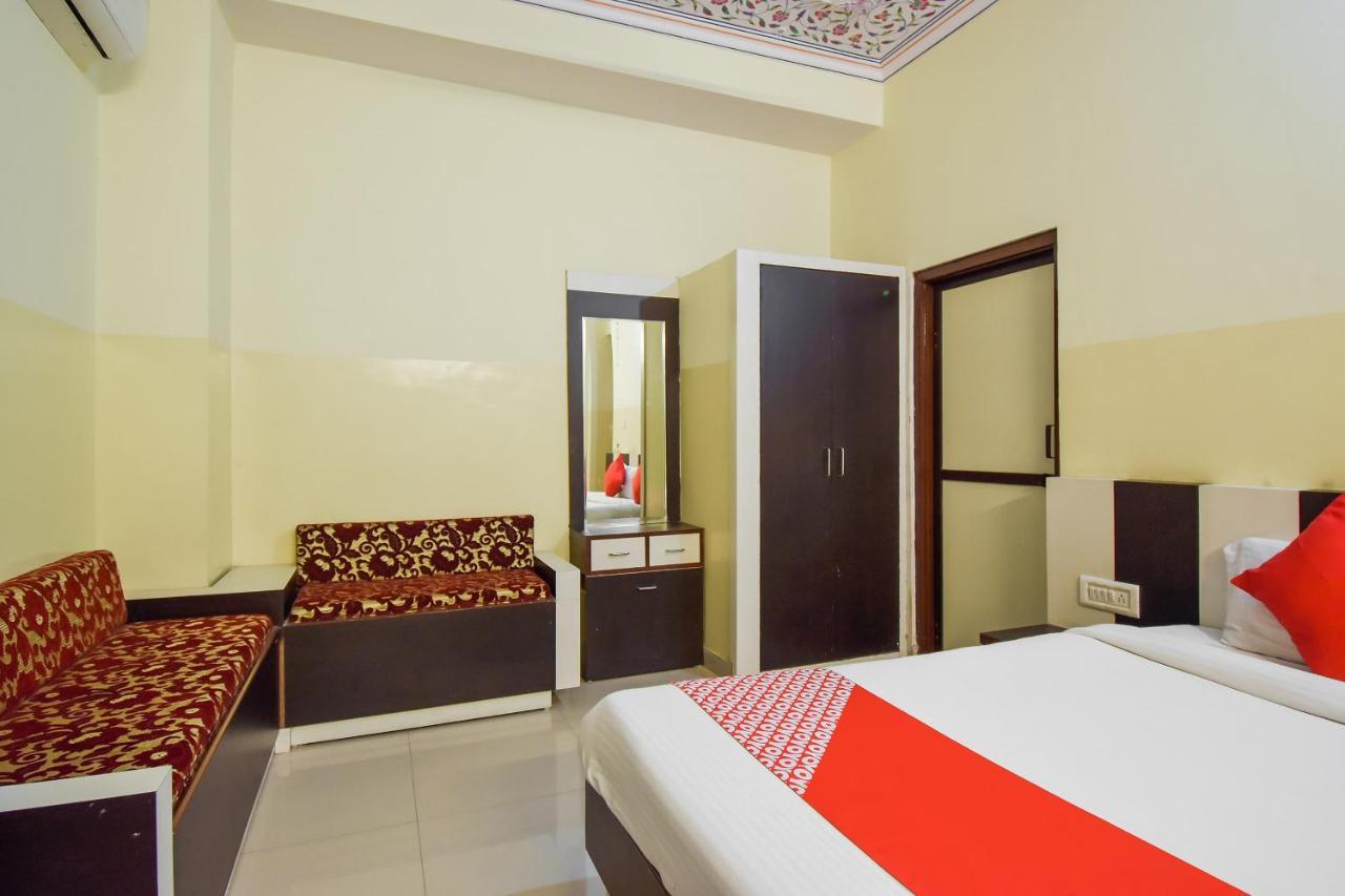 Oyo 11389 Hotel Ng Palace Divisione di Divisione di Jaipur Esterno foto